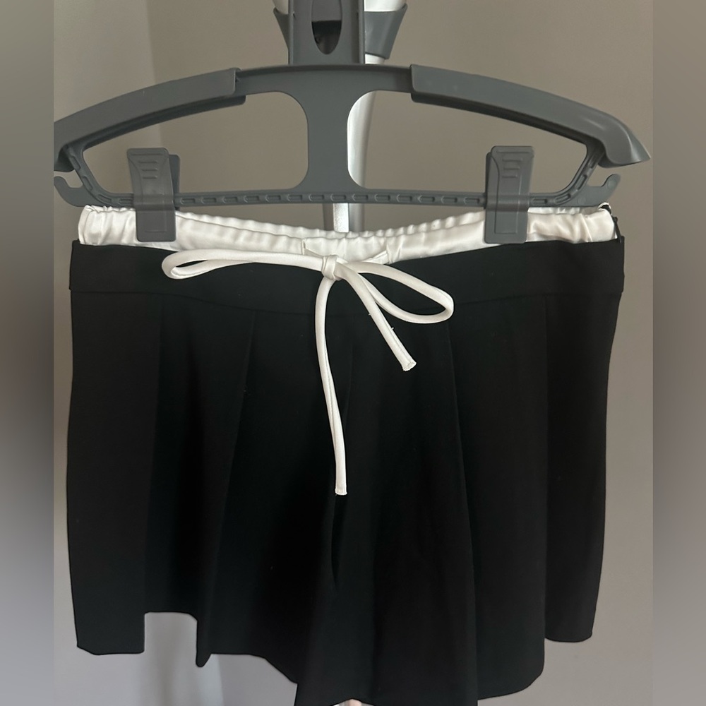 Zara Black Women's Skort with White Trim